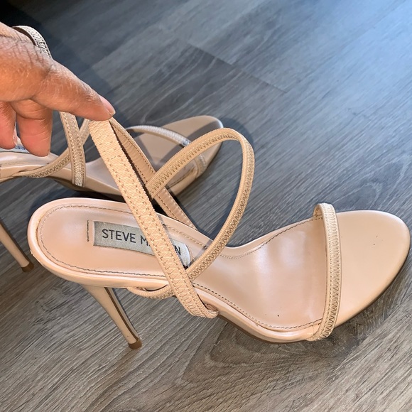 Cream Steve Madden heels - Picture 2 of 11